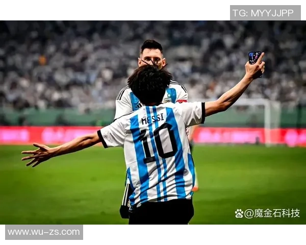 昔日锋线传奇再度回归聚焦球星的巅峰岁月与辉煌瞬间 昔日锋线传奇再度回归聚焦球星的巅峰岁月与辉煌瞬间